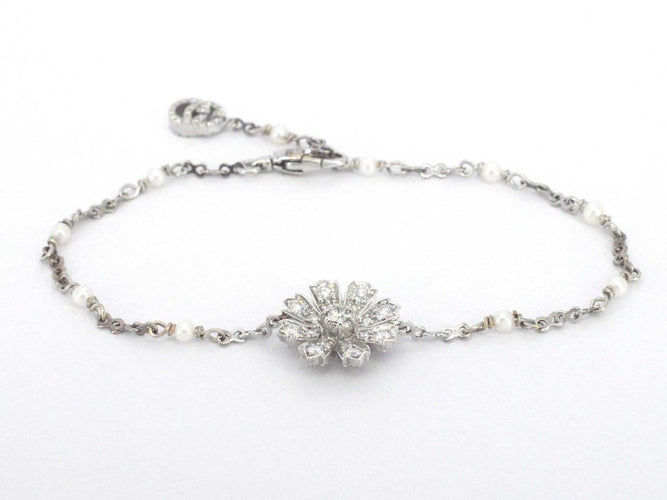Gucci Flora - Bracelet en or blanc, diamants et perles 58 Facettes 3103