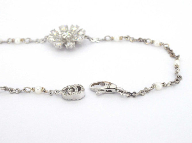Gucci Flora - Bracelet en or blanc, diamants et perles 58 Facettes 3103