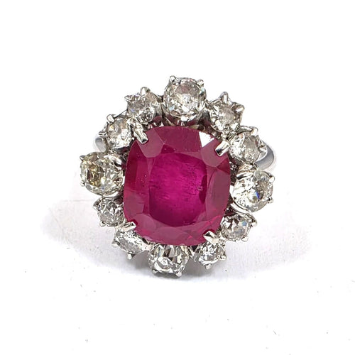 51 Bague en or blanc 18 ct avec rubis et diamants 58 Facettes 431/26 A 229/26