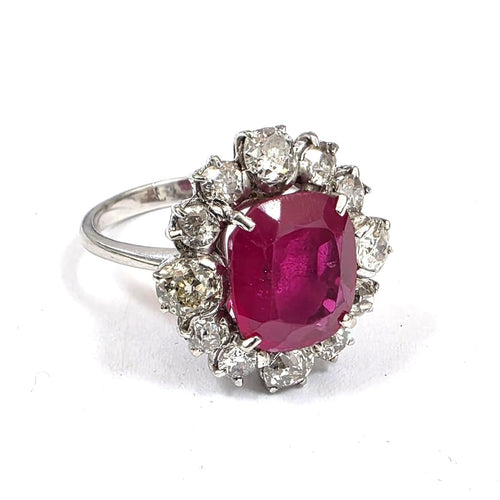 51 Bague en or blanc 18 ct avec rubis et diamants 58 Facettes 431/26 A 229/26