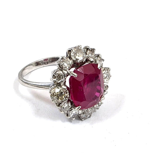 51 Bague en or blanc 18 ct avec rubis et diamants 58 Facettes 431/26 A 229/26