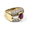 54 Bague en or jaune 18 ct avec rubis et diamants 58 Facettes 774 D OC