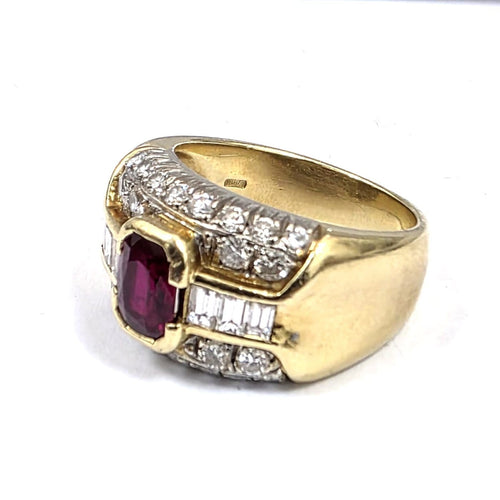 54 Bague en or jaune 18 ct avec rubis et diamants 58 Facettes 774 D OC