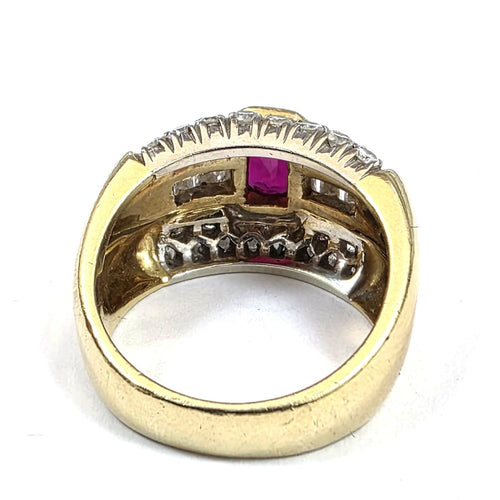 54 Bague en or jaune 18 ct avec rubis et diamants 58 Facettes 774 D OC