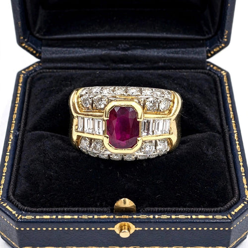 54 Bague en or jaune 18 ct avec rubis et diamants 58 Facettes 774 D OC