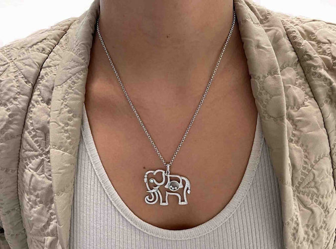 Chopard Happy Diamonds - Collier éléphant en or 18 carats et diamants 58 Facettes 5015