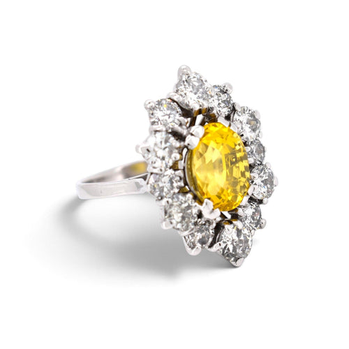 58 Bague Pompadour vintage en or 18k, saphir jaune de Ceylan et diamants 58 Facettes RI-1060