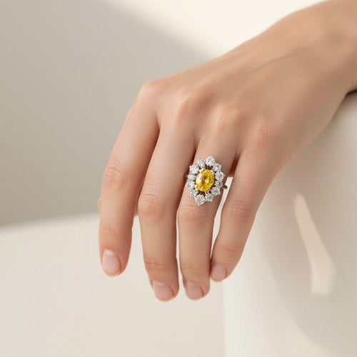 58 Bague Pompadour vintage en or 18k, saphir jaune de Ceylan et diamants 58 Facettes RI-1060