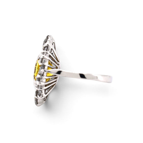 58 Bague Pompadour vintage en or 18k, saphir jaune de Ceylan et diamants 58 Facettes RI-1060