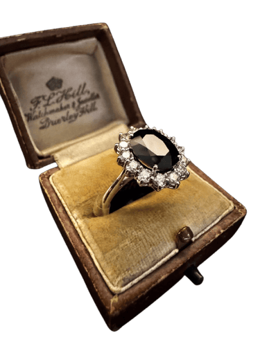 55 Bague en or blanc avec saphir et diamants 58 Facettes AN135 ME