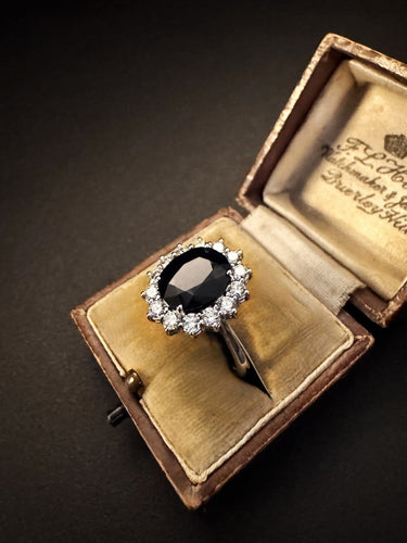 55 Bague en or blanc avec saphir et diamants 58 Facettes AN135 ME