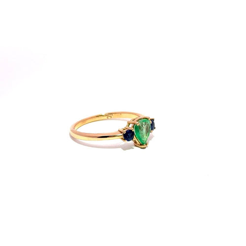 55 Drop of Nature - Bague en or jaune, émeraude et saphirs 58 Facettes 50490