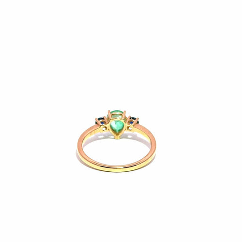 55 Drop of Nature - Bague en or jaune, émeraude et saphirs 58 Facettes 50490