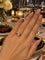 55 Golden Sparkle - Bague en or jaune, diamant poire et saphirs 58 Facettes 50491
