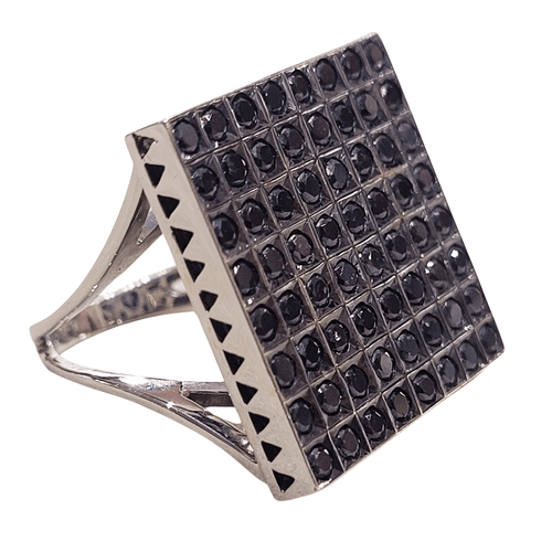 55 Bague en or blanc 18k et diamants noirs 58 Facettes T428