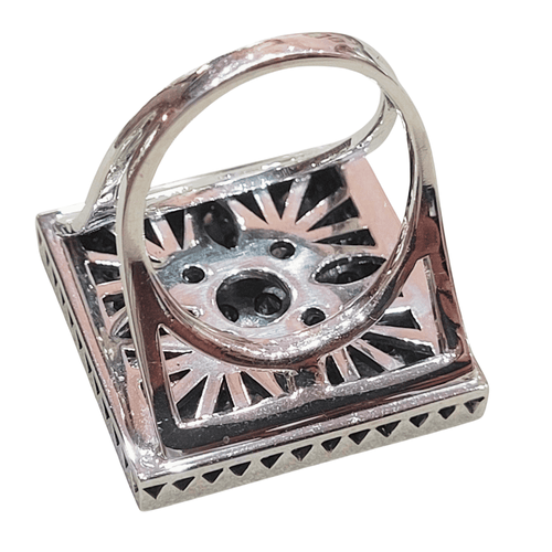 55 Bague en or blanc 18k et diamants noirs 58 Facettes T428