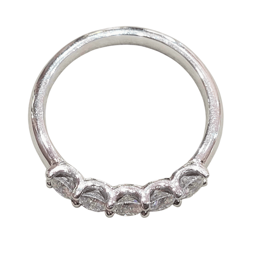 54 Bague demi-alliance en or blanc 18K et diamants 58 Facettes S465