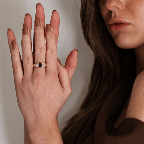 52 Bague vintage en or jaune 14K avec saphir et diamants 58 Facettes 2606046