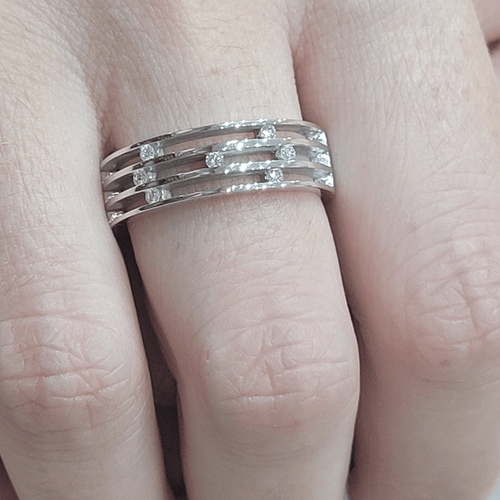 55.5 Bague en or blanc 18 carats et diamants 58 Facettes S104