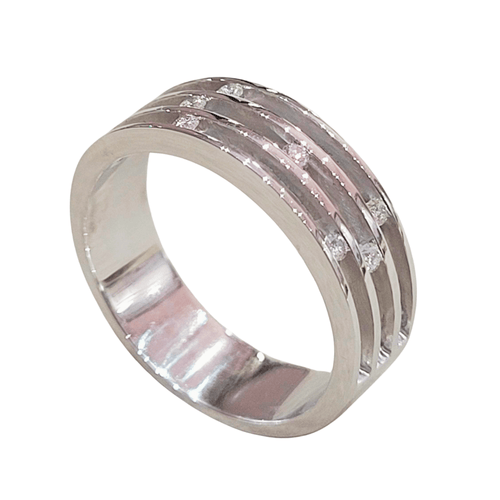 55.5 Bague en or blanc 18 carats et diamants 58 Facettes S104