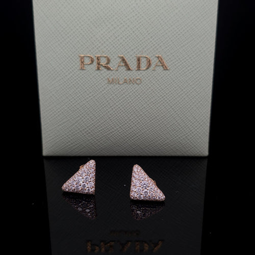 Prada - Boucles d'oreilles triangle en diamants 58 Facettes 04062030205