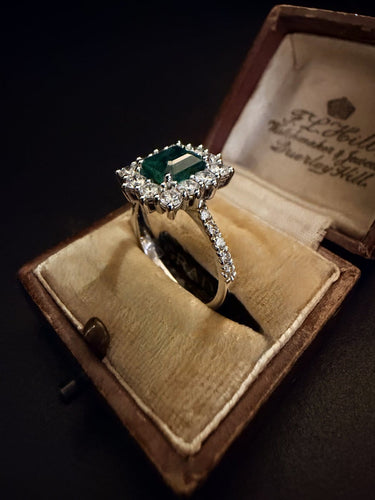 Bague 55 Bague en or blanc avec émeraude et diamants 58 Facettes ANE 15