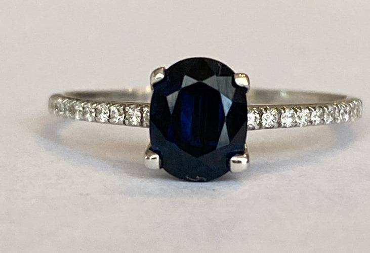 52 Diana - Bague en or blanc 18 kt, saphir et diamants 58 Facettes ring