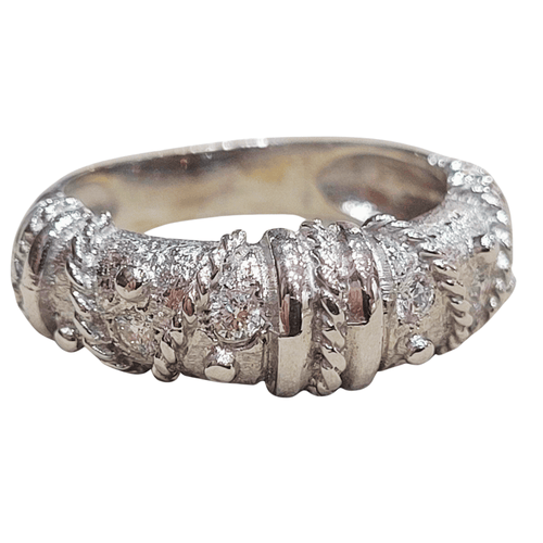 55 Bague en or blanc 18k et diamants 58 Facettes T490