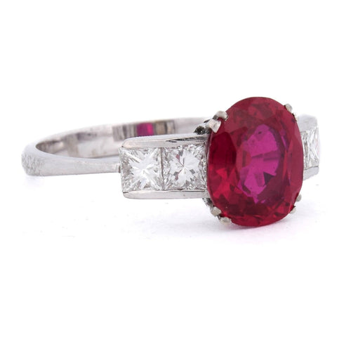 55 Bague vintage en or blanc, rubis et diamants 58 Facettes AN633 (0599)