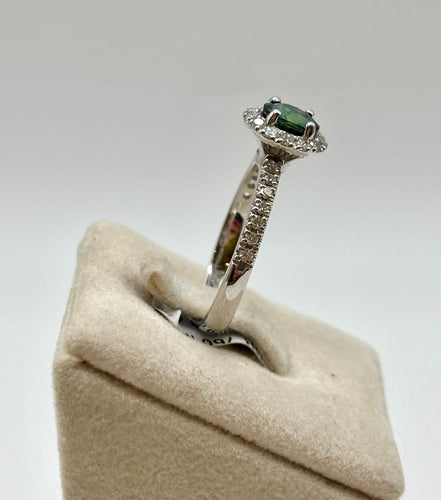 51 Solitaire Halo - Bague en or gris avec saphir teal et diamants 58 Facettes 324.201