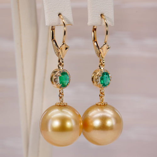 Boucles d'oreilles en or jaune, émeraudes, diamants et perles des Mers du Sud 58 Facettes E0038
