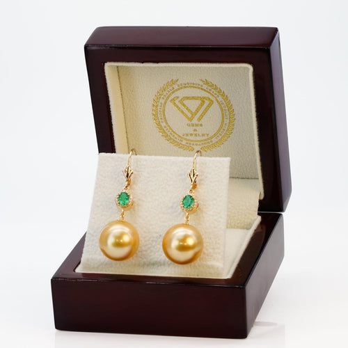 Boucles d'oreilles en or jaune, émeraudes, diamants et perles des Mers du Sud 58 Facettes E0038