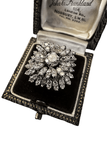 Bague florale années 60 en or blanc et diamants