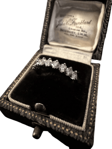 Tiffany & Co. - Bague alliance en or blanc et diamants
