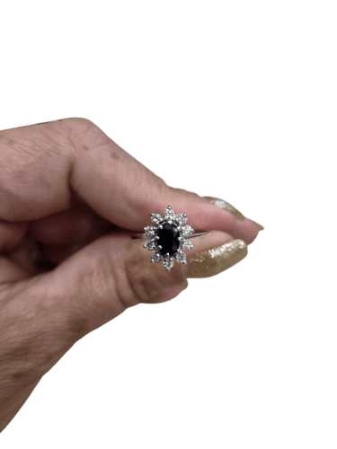 50 Bague en or blanc avec saphir bleu et brillants 58 Facettes STBO112F