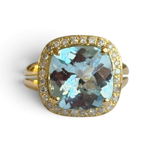 59 Bague cocktail en or jaune 18 carats, aigue-marine et diamants 58 Facettes 393