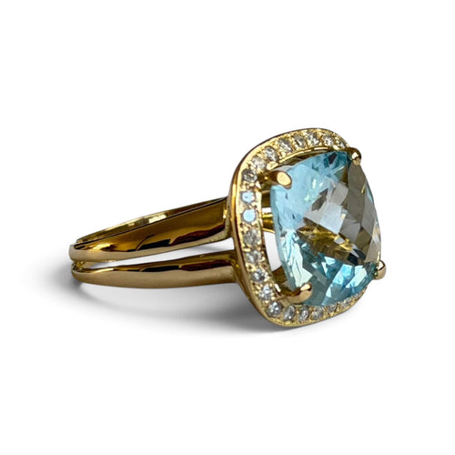 59 Bague cocktail en or jaune 18 carats, aigue-marine et diamants 58 Facettes 393