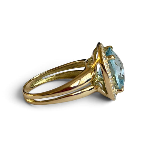 59 Bague cocktail en or jaune 18 carats, aigue-marine et diamants 58 Facettes 393