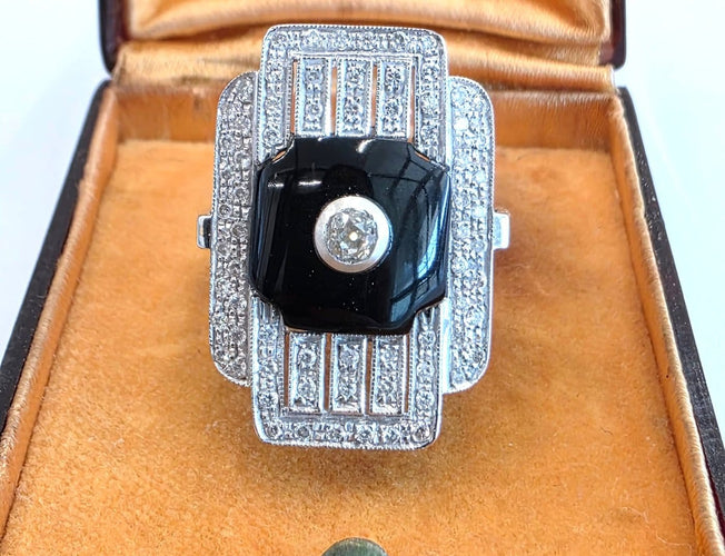 59 Bague en or blanc 18 ct avec diamants et onyx 58 Facettes 286/26 E