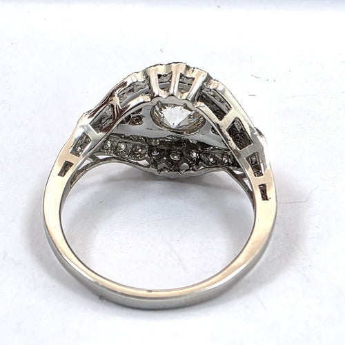 56 Bague en or blanc 18 kt avec diamants 58 Facettes 143/26 A
