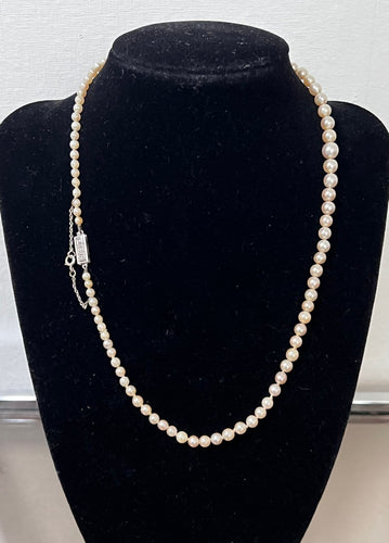 Collier Art déco en perles de culture, or gris 18K et diamants 58 Facettes Beaussant 27/3