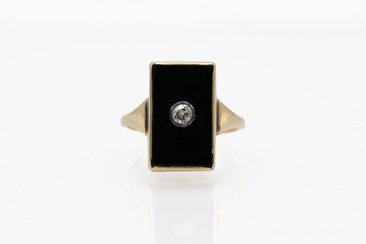 54 Bague ancienne Art déco en or jaune, onyx et diamant 58 Facettes 13453