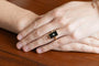 54 Bague ancienne Art déco en or jaune, onyx et diamant 58 Facettes 13453