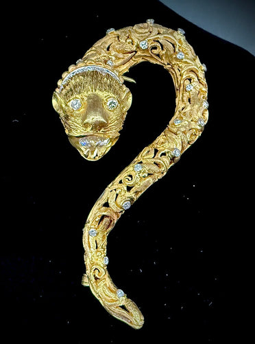 Broche chimère lion-serpent en or jaune, or blanc 18 carats et diamants 58 Facettes broche 43