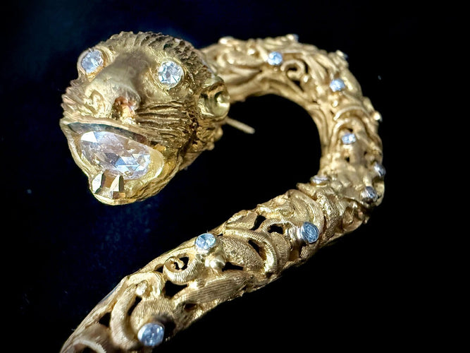 Broche chimère lion-serpent en or jaune, or blanc 18 carats et diamants 58 Facettes broche 43