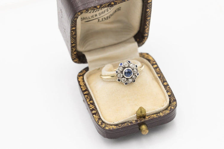 58.5 Bague ancienne en or jaune, argent, saphirs synthétiques et diamants 58 Facettes 13530