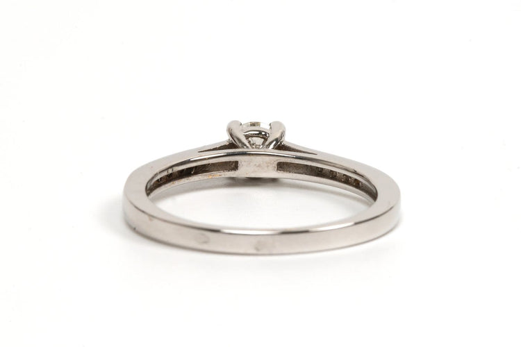 57 Bague contemporaine en or blanc 18 carats et diamants 58 Facettes 21756