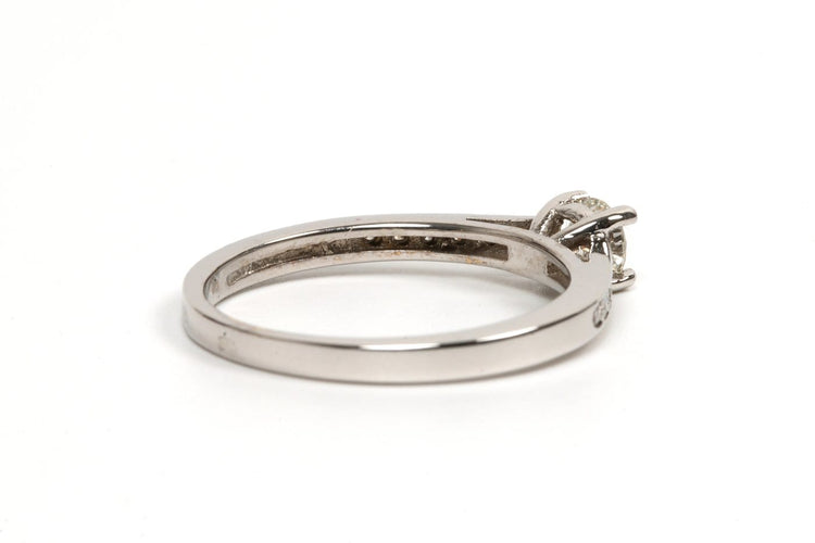 57 Bague contemporaine en or blanc 18 carats et diamants 58 Facettes 21756