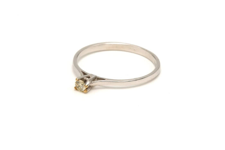 53 Bague contemporaine en or blanc et diamant 58 Facettes 19411