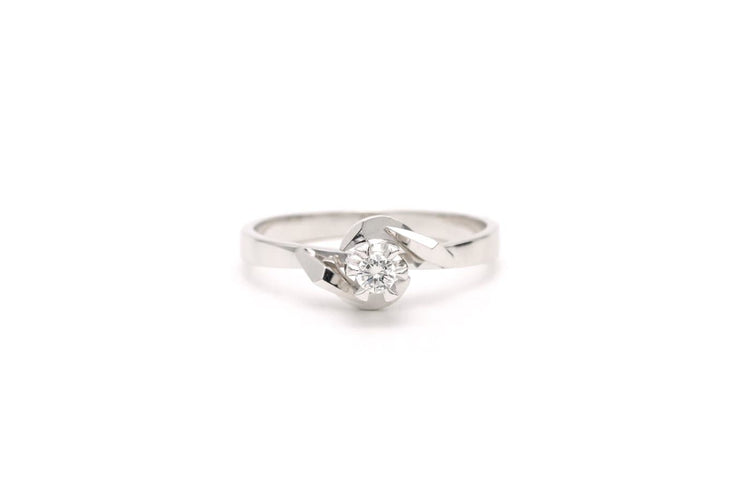 53 Bague Années 50 en or blanc 18 carats et diamant 58 Facettes 22910